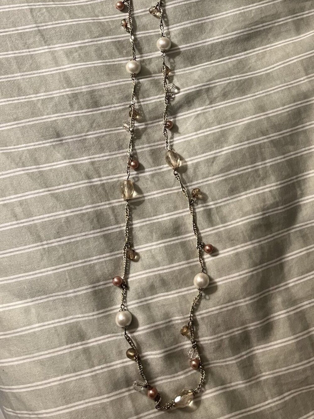 Beautiful 18" Necklace with Beads and Faux Pearls - like new condition
